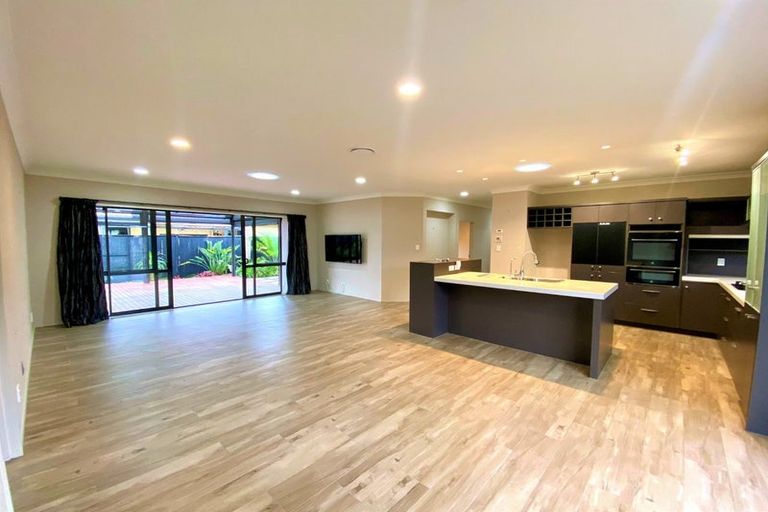 Photo of property in 25 Girvan Terrace, Wattle Downs, Auckland, 2103