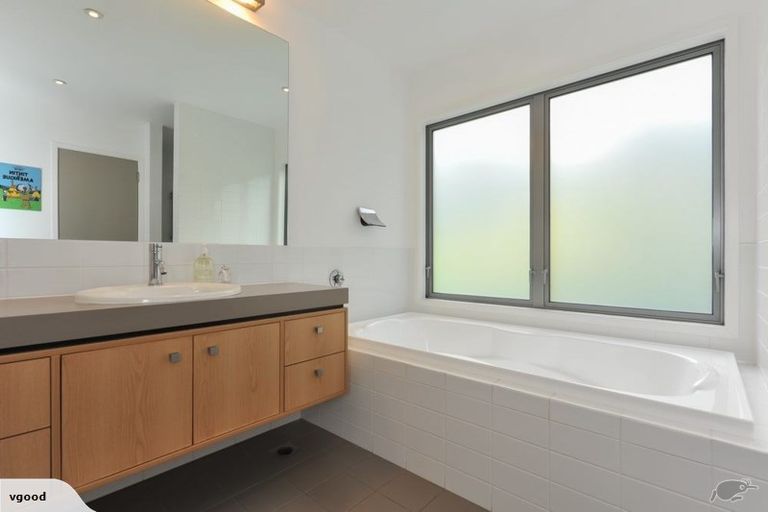 Photo of property in 75 Burnham Street, Seatoun, Wellington, 6022