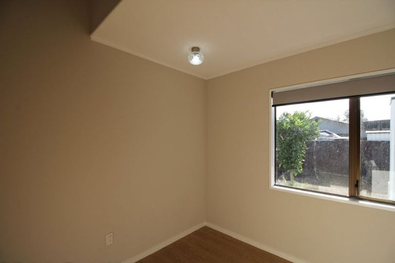 Photo of property in 1/23 Beaumaris Way, Conifer Grove, Takanini, 2112