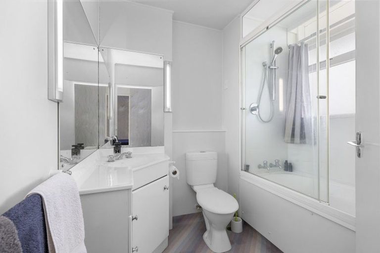 Photo of property in Gateway Apartments, 19 Maida Vale Road, Roseneath, Wellington, 6011