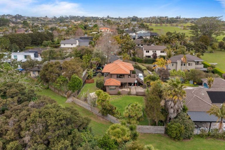 Photo of property in 16 Monkton Close, Greenhithe, Auckland, 0632