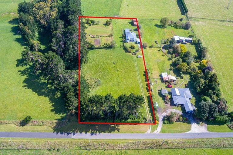 Photo of property in 23 Waitangi Road, Waverley, 4592