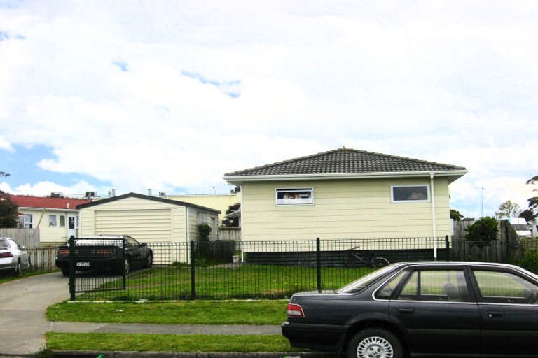Photo of property in 11 Robert Skelton Place, Clendon Park, Auckland, 2103