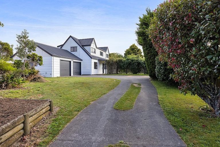 Photo of property in 11 Finer Place, Hawera, 4610