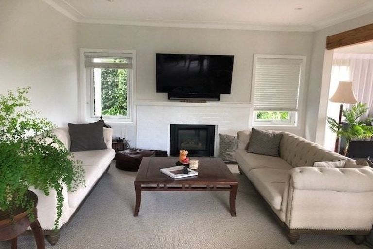 Photo of property in 44 Parkhill Road, Mellons Bay, Auckland, 2014