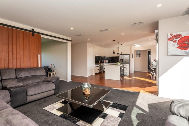 Photo of property in 41 Waterstock Way, Parklands, Christchurch, 8083