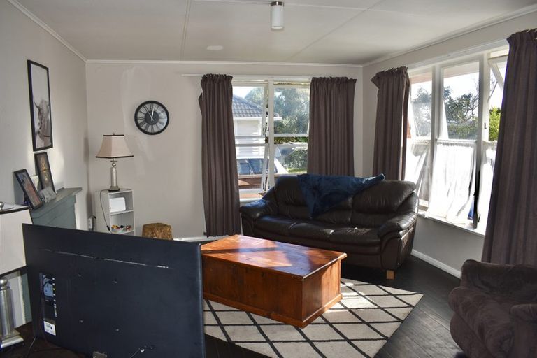 Photo of property in 10 Temuera Street, Otaki, 5512