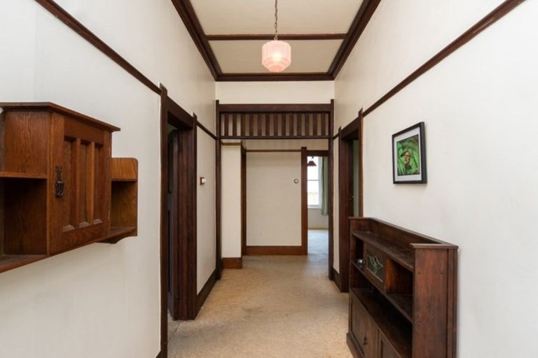 Photo of property in 20 Roslyn Road, Bluff Hill, Napier, 4110