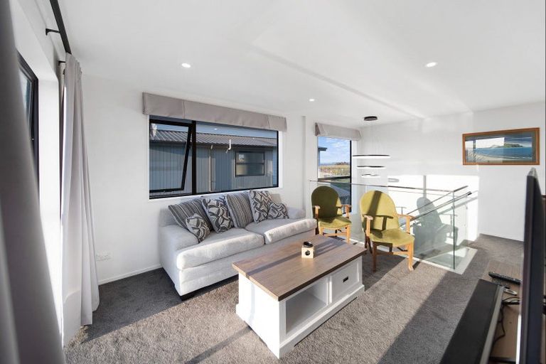 Photo of property in 11 Koiora Road, Clarks Beach, 2122