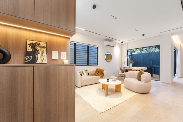 Photo of property in 4b Lyford Crescent, Sunnynook, Auckland, 0620