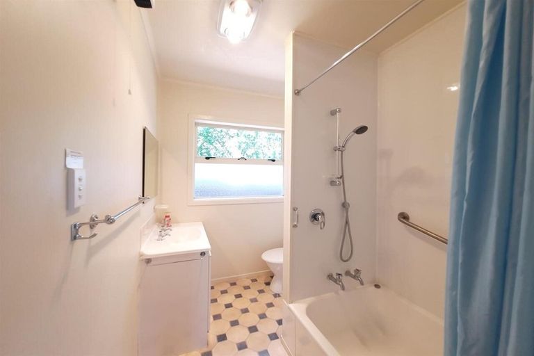 Photo of property in 2/200 Withells Road, Avonhead, Christchurch, 8042