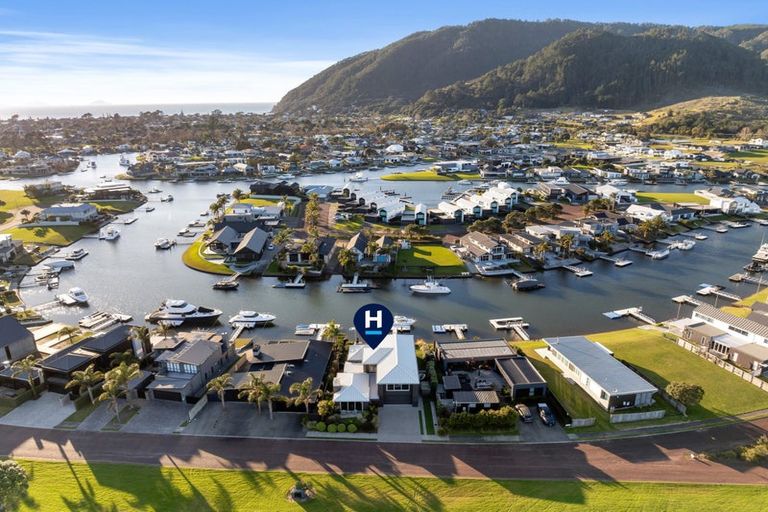 Photo of property in 140 Waterways Parade, Pauanui, Hikuai, 3579