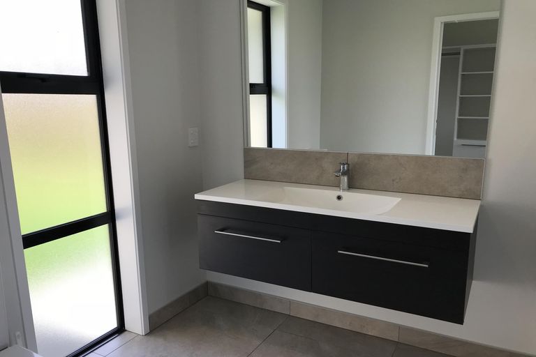 Photo of property in 92 Hillpark Drive, Pokeno, 2402