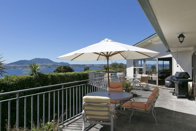 Photo of property in 22 Scenic Heights, Acacia Bay, Taupo, 3330