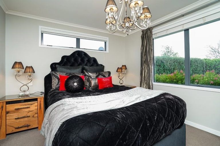 Photo of property in 8 Doctors Hill Road, Maungaturoto, 0520