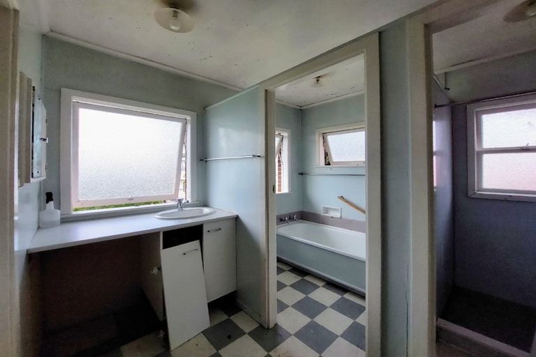 Photo of property in 187 Te Atatu Road, Te Atatu South, Auckland, 0610