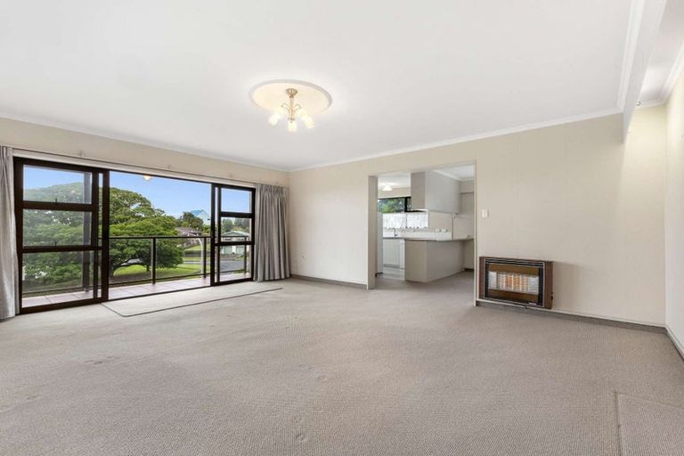 Photo of property in 5 Saint Ives Grove, Whalers Gate, New Plymouth, 4310