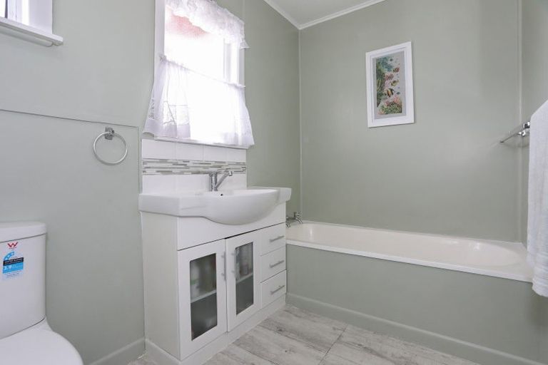 Photo of property in 35 Churchill Avenue, Feilding, 4702