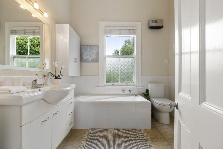 Photo of property in 1 St Leonards Road, Devonport, Auckland, 0624