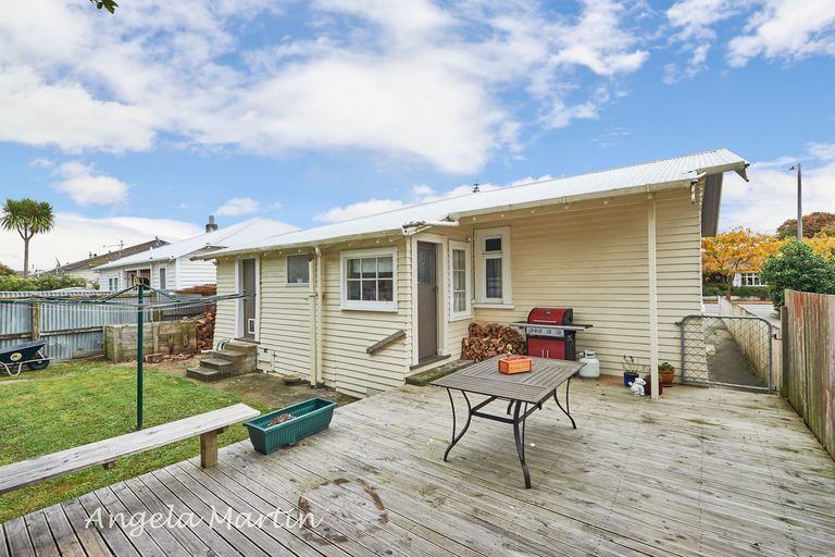 Photo of property in 400 Featherston Street, Palmerston North, 4414