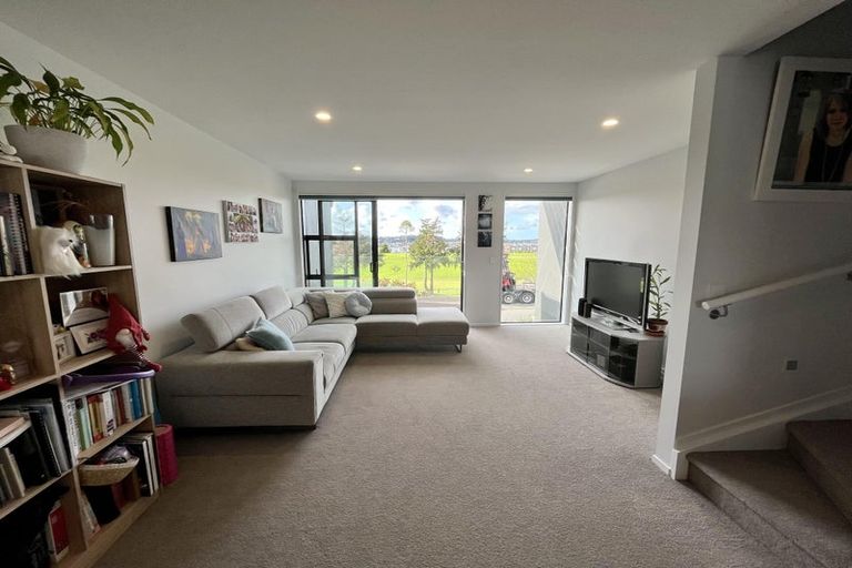 Photo of property in 10 Memorial Park Lane, Hobsonville, Auckland, 0618