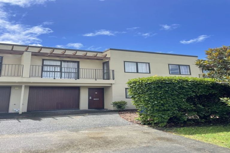 Photo of property in 27 Gunner Drive, Te Atatu Peninsula, Auckland, 0610