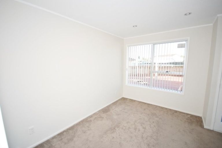 Photo of property in 16 Nan Place, Pakuranga Heights, Auckland, 2010