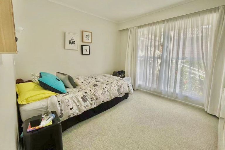 Photo of property in 10 Dodson Avenue, Milford, Auckland, 0620