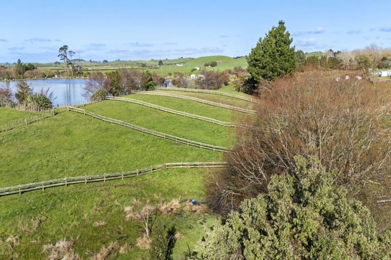 Photo of property in 16 Castle Street, Eltham, 4322