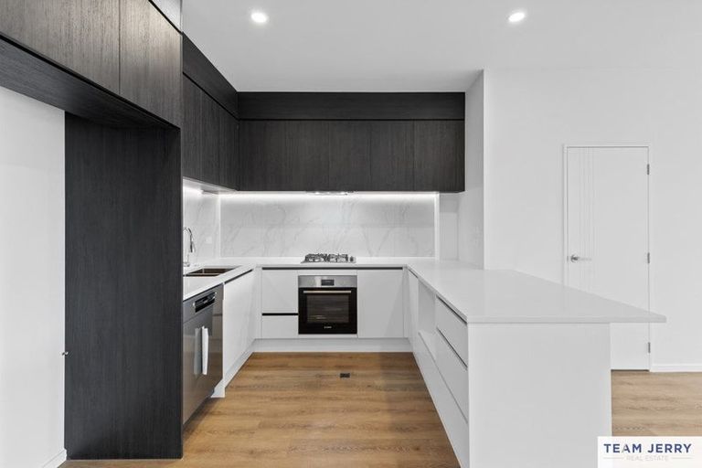 Photo of property in 49 Whare Kauri Road, Papakura, 2110