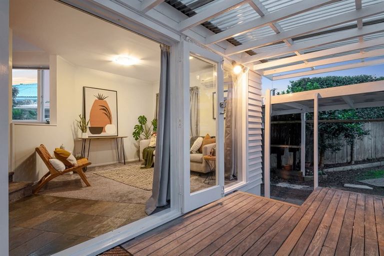 Photo of property in 1/40 Mahara Avenue, Birkenhead, Auckland, 0626