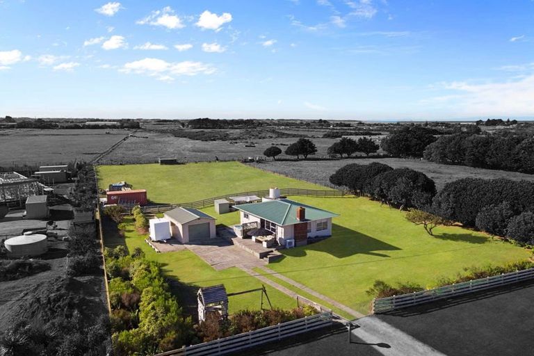 Photo of property in 28 Waitai Street, Castlecliff, Whanganui, 4501