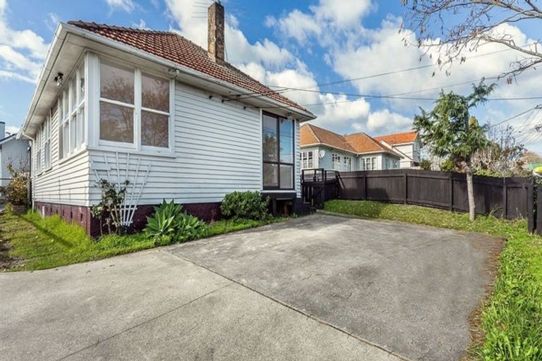 Photo of property in 104a Lake Road, Belmont, Auckland, 0622
