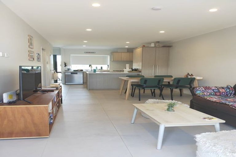 Photo of property in 3a Waituarua Drive, Takanini, 2112