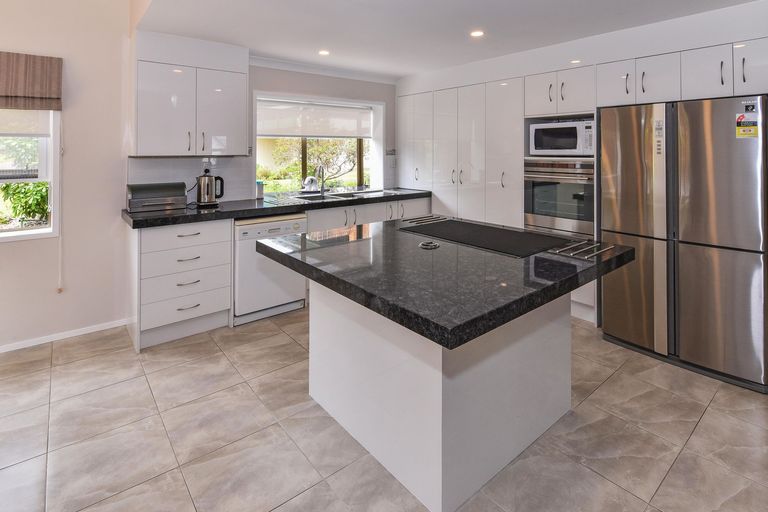 Photo of property in 15 Lemonwood Place, The Gardens, Auckland, 2105