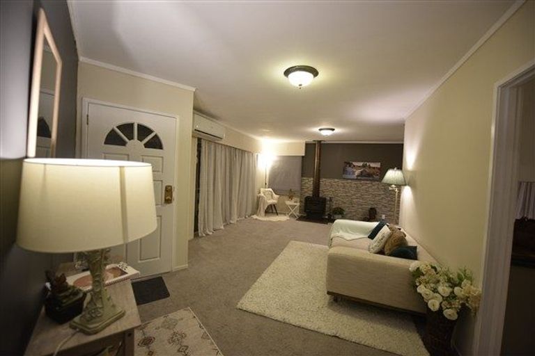 Photo of property in 38 Sunvue Road, Glen Eden, Auckland, 0602