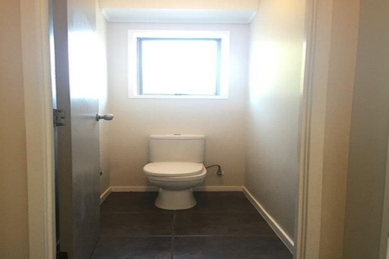 Photo of property in 24 Jillteresa Crescent, Half Moon Bay, Auckland, 2012