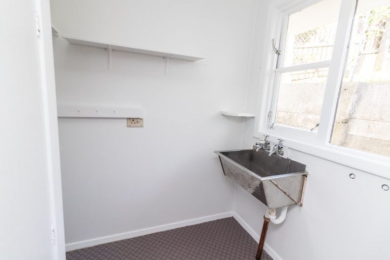 Photo of property in 101 Kenmore Street, Newlands, Wellington, 6037