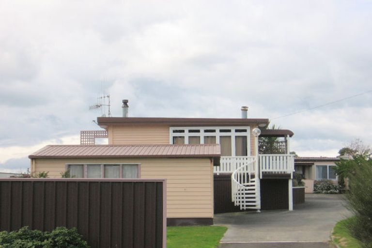 Photo of property in 65 Nash Parade, Foxton Beach, Foxton, 4815