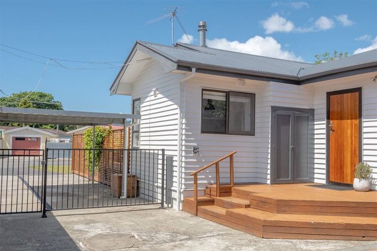 Photo of property in 21 Oxford Street, Picton, 7220