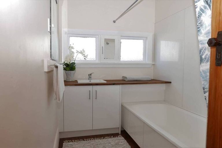 Photo of property in 8 Freyberg Avenue, Riccarton, Christchurch, 8011