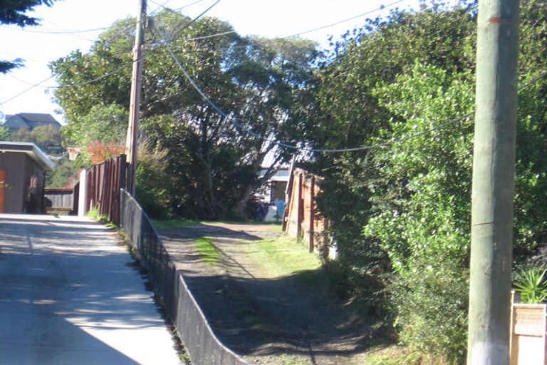 Photo of property in 2/61 Kaurilands Road, Titirangi, Auckland, 0604