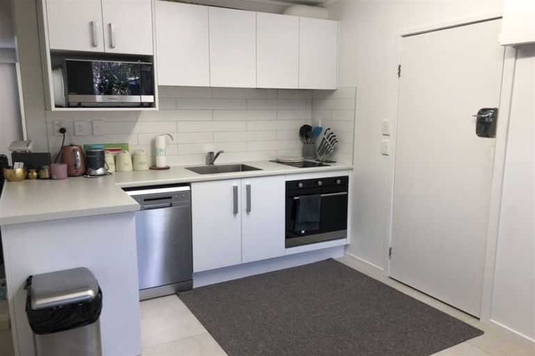 Photo of property in 23 Elsted Place, Goodwood Heights, Auckland, 2105