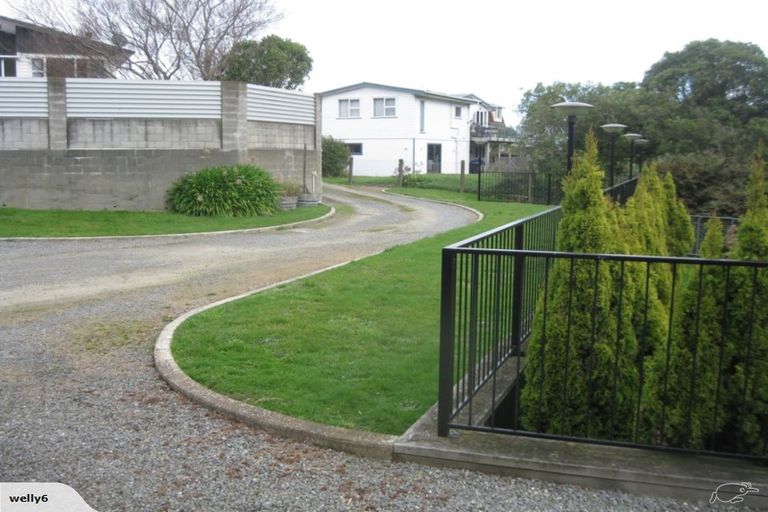 Photo of property in 17 Holly Grove, Maungaraki, Lower Hutt, 5010