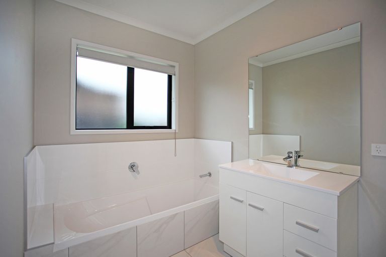 Photo of property in 24 Moira Drive, Tuakau, 2121