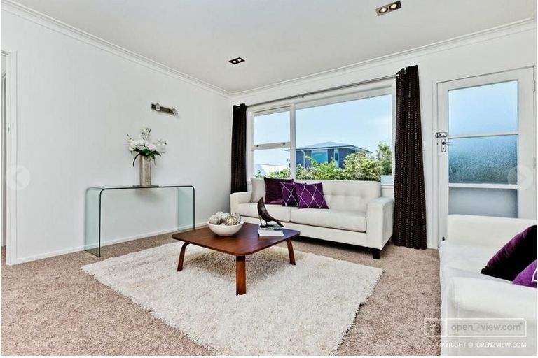 Photo of property in 2/4 Kowhai Road, Campbells Bay, Auckland, 0630