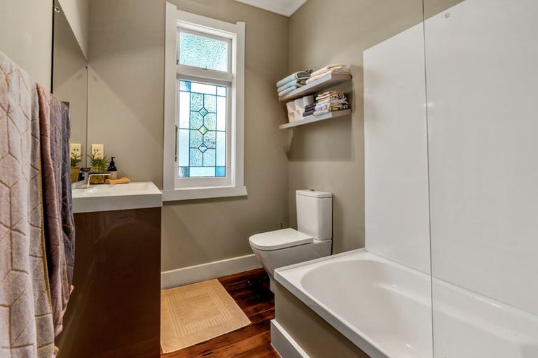 Photo of property in 52 Westmere Crescent, Westmere, Auckland, 1022