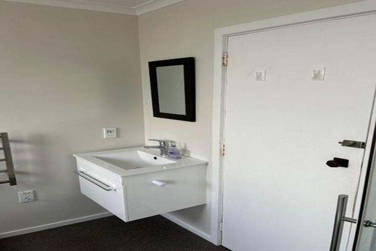 Photo of property in 10 Tilbury Avenue, Hokowhitu, Palmerston North, 4410