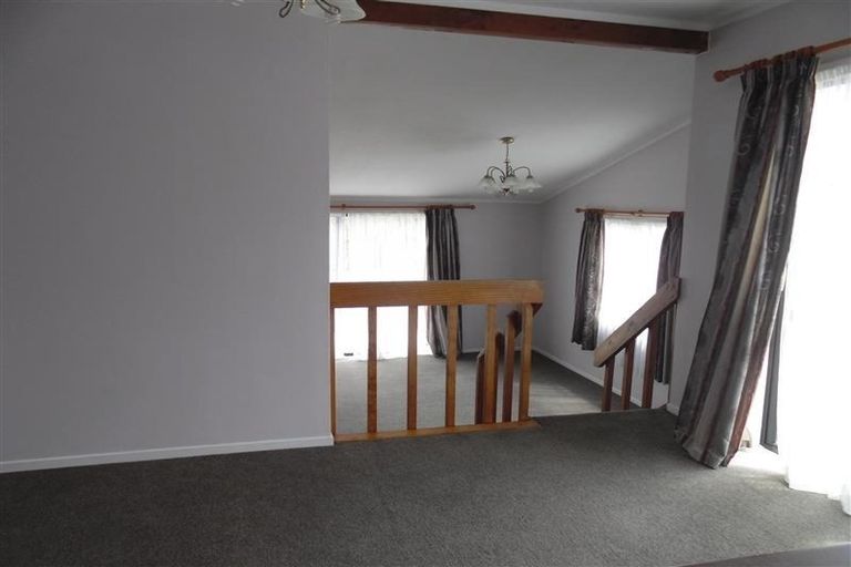 Photo of property in 1/28 Pahi Place, West Harbour, Auckland, 0618