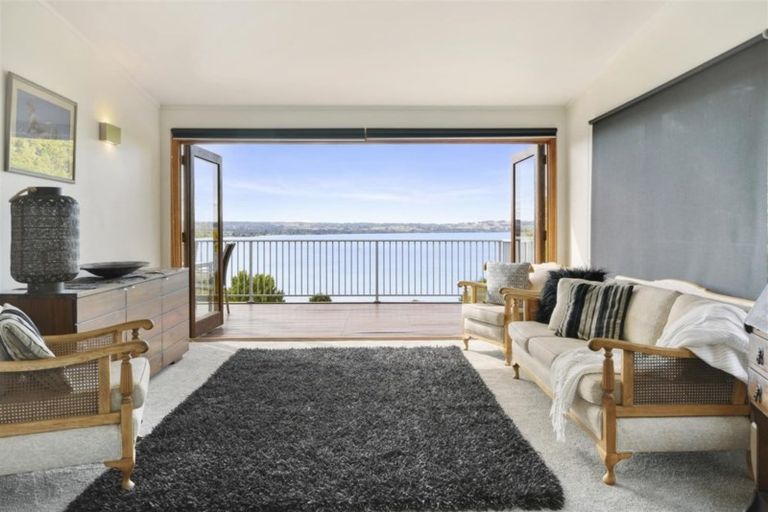 Photo of property in 7 Naera Place, Kawaha Point, Rotorua, 3010